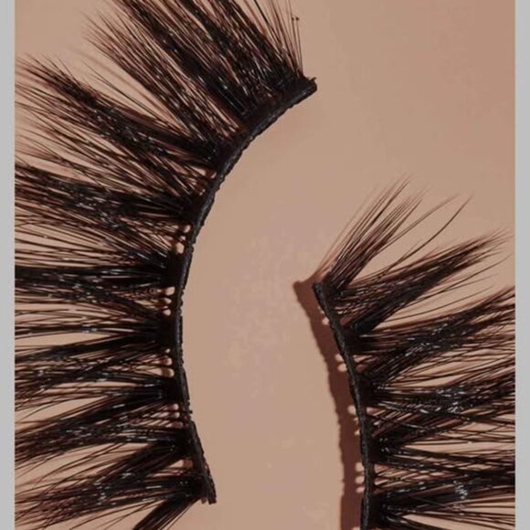 Insta-lift Lashes - Picture 8 of 9